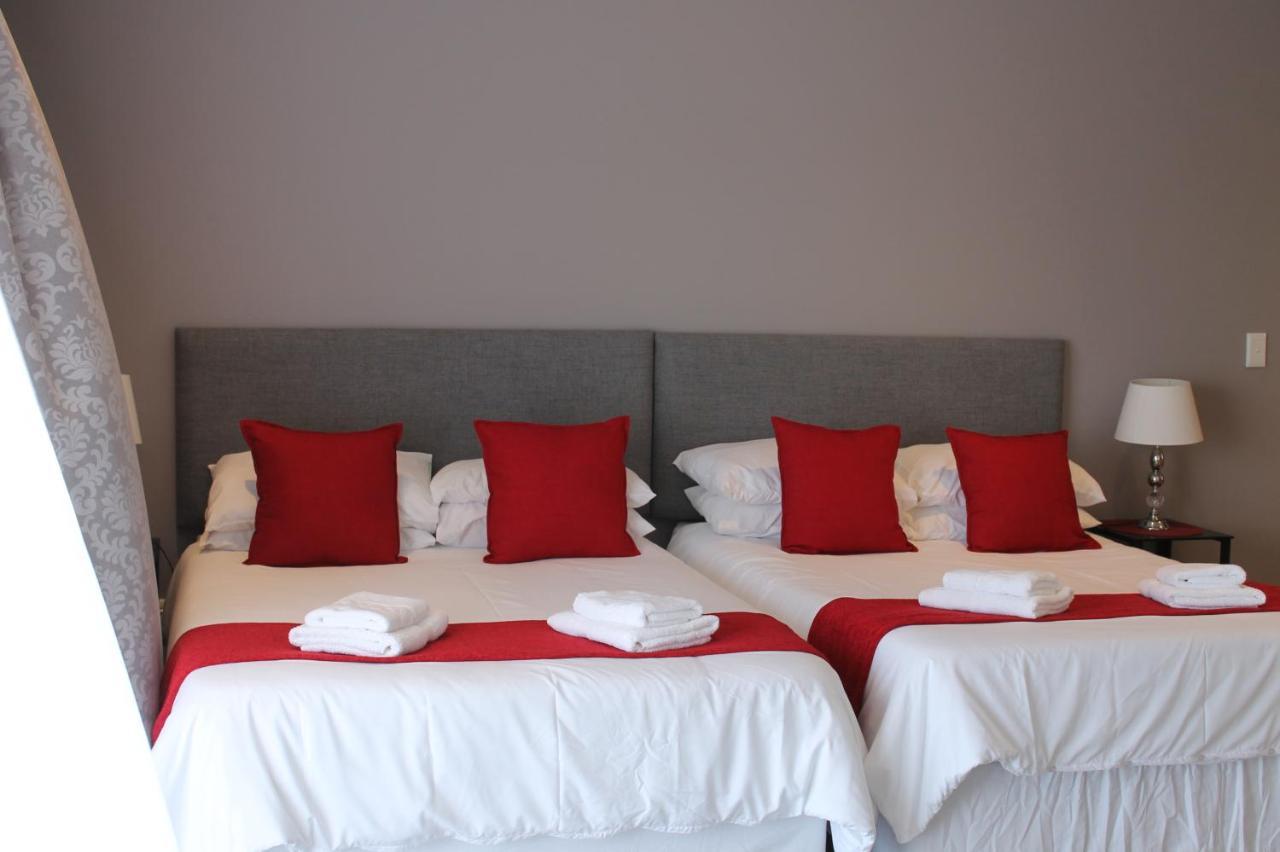 Phoenix Lodge And Waterside Accommodation Knysna Bagian luar foto