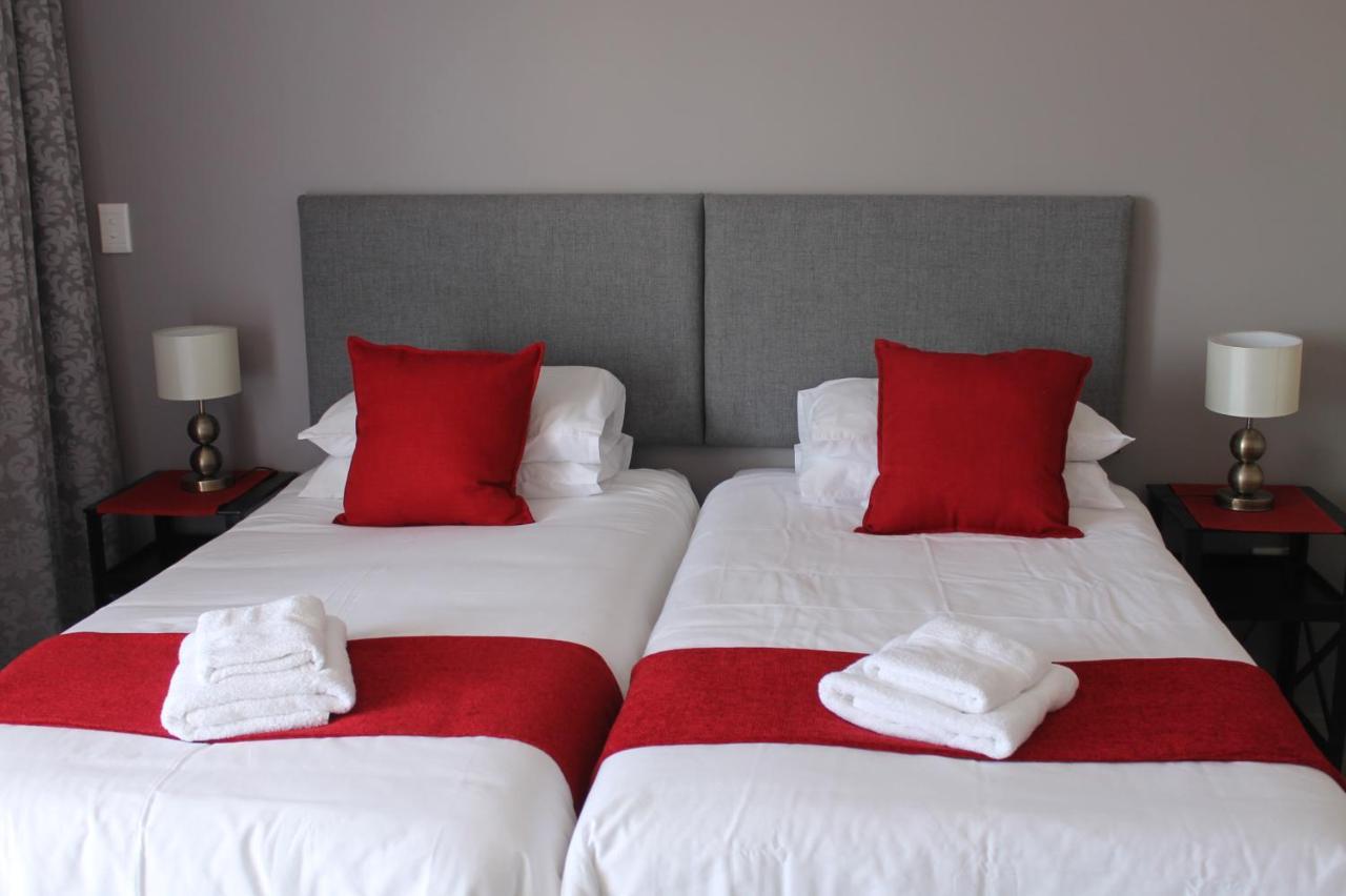 Phoenix Lodge And Waterside Accommodation Knysna Bagian luar foto