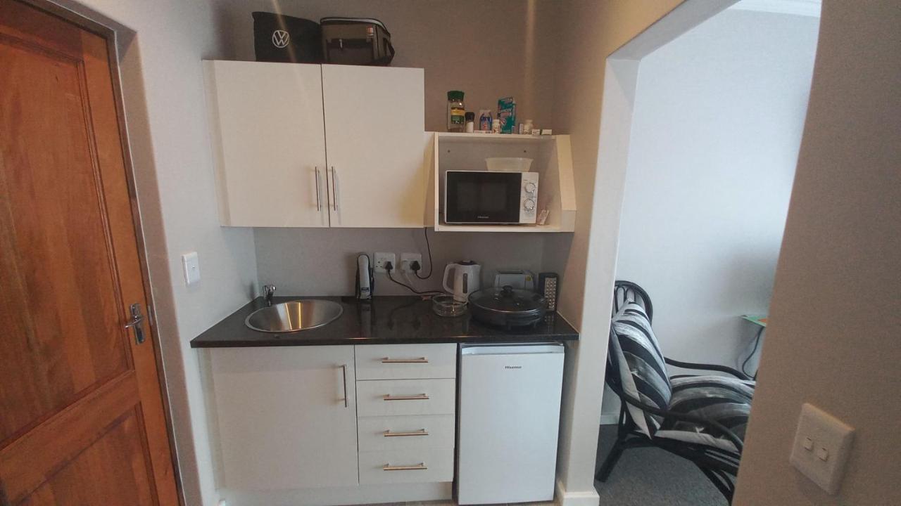 Phoenix Lodge And Waterside Accommodation Knysna Bagian luar foto