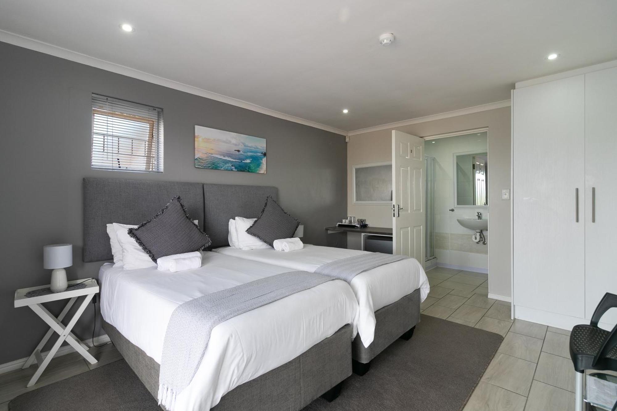 Phoenix Lodge And Waterside Accommodation Knysna Bagian luar foto